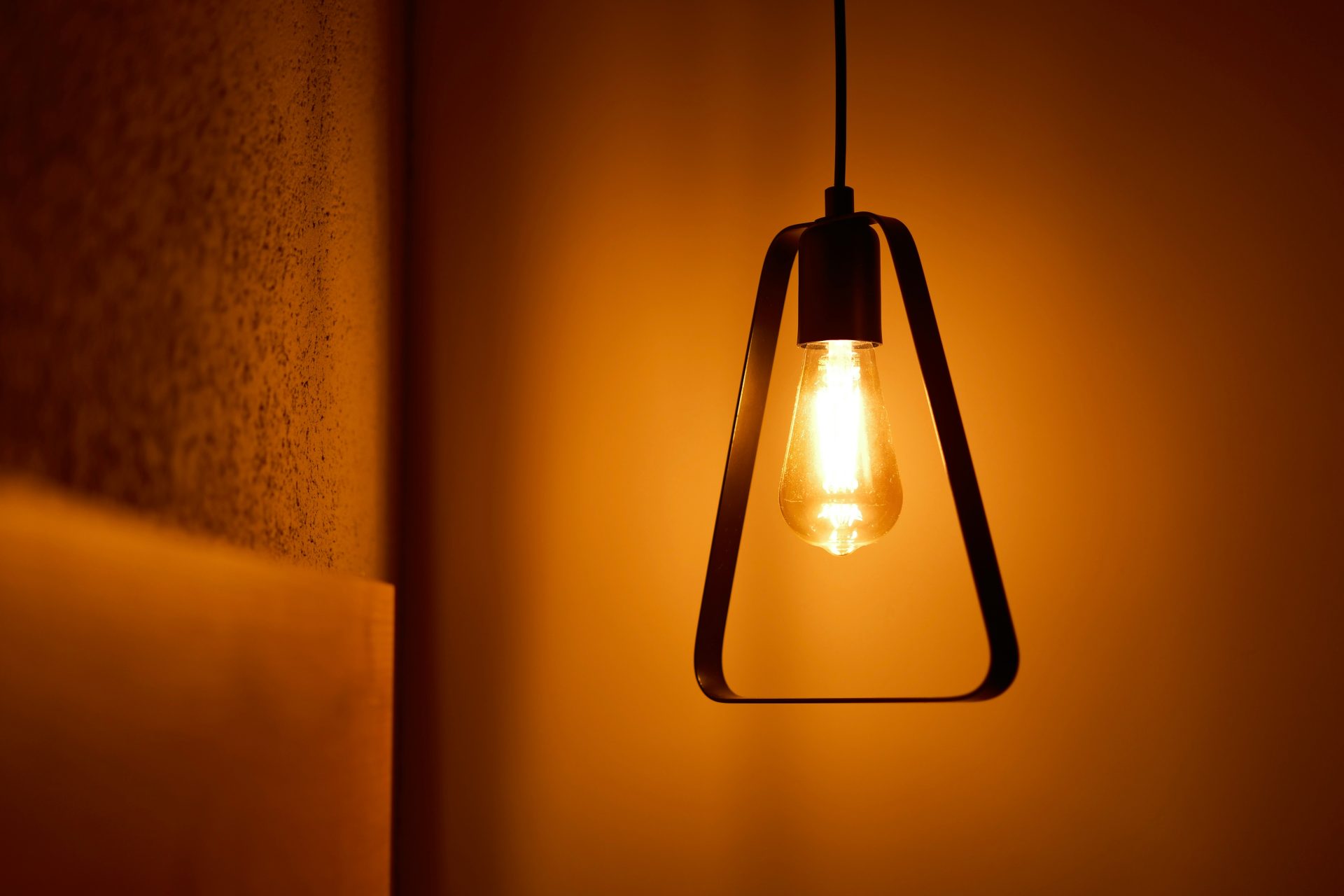 a light that is hanging from a ceiling